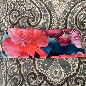 EUC Lululemon Secret Garden Bang Buster headband